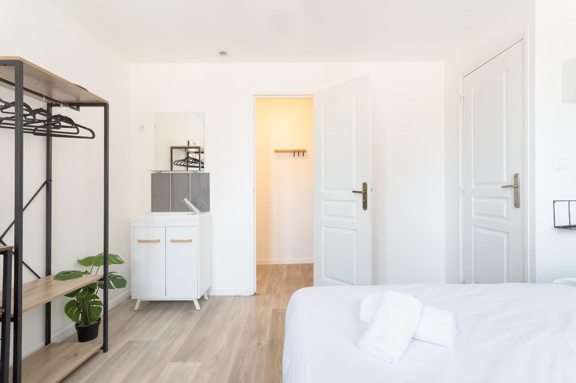 S&K Suite Grande Rue Roubaix - Chambre Spacieuse Et Sdb Privee - Netflix Et Cuisine المظهر الخارجي الصورة